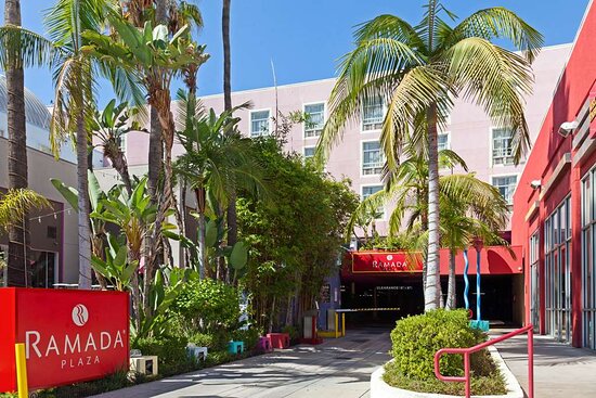 라마다 플라자 호텔 앤드 스위트 - 웨스트 할리우드 (Ramada Plaza By Wyndham West Hollywood Hotel  & Suites) - 호텔 리뷰 & 가격 비교